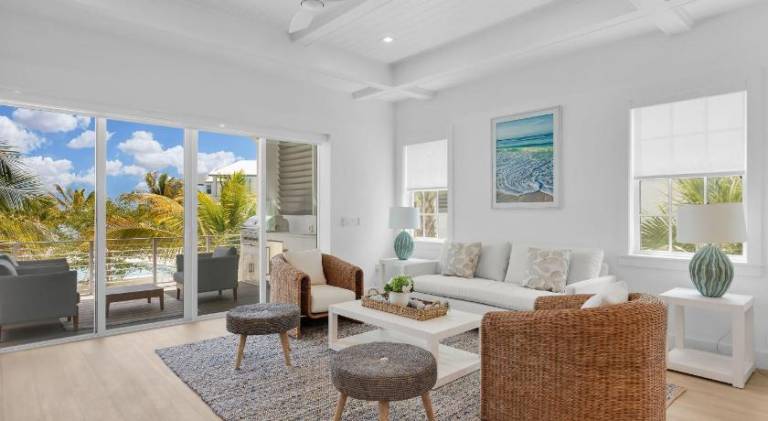 Vacation home with pool — photo 3