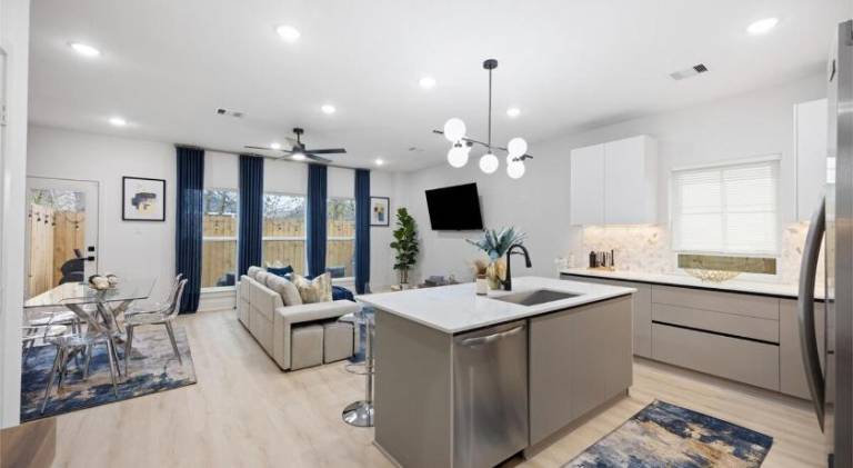 New! The Corinthian Retreat NRG MedCtr Galleria Downtown — photo 2
