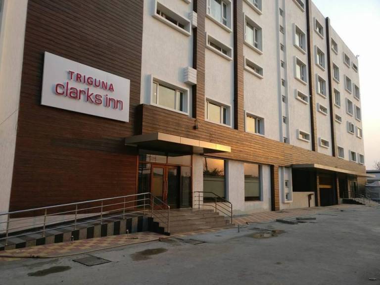 Triguna Clarks Inn