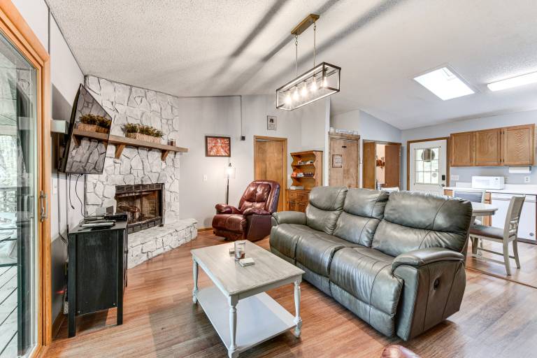 Cozy Franklin Retreat w/ Deck - 5 Mi to Downtown! — photo 2