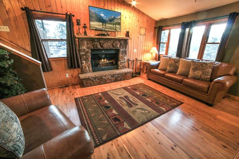 Children-friendly lovely cabin with private pool & patio | Pet-friendly — photo 2