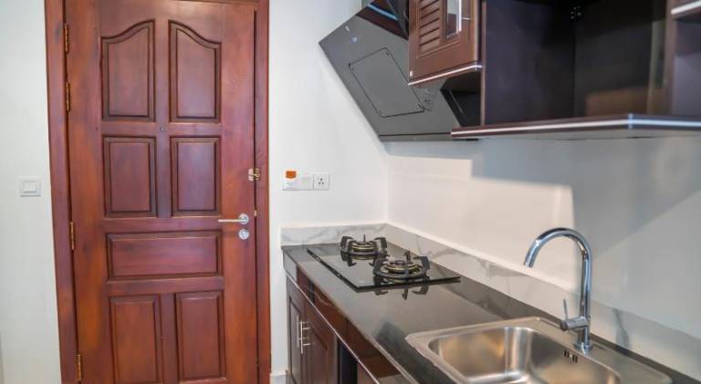 Serviced apartment with yard & patio | Near Pub Street — photo 3