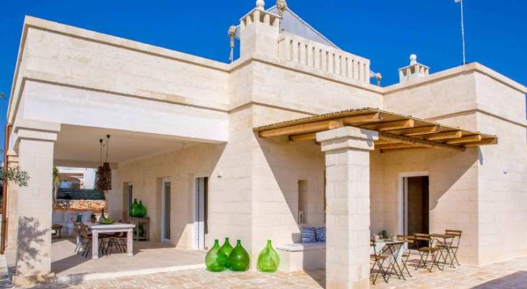 Villa with pool & hot tub | Pets allowed — photo 5