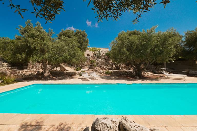 Villa with terrace, private pool & garden | Garden view in Ostuni