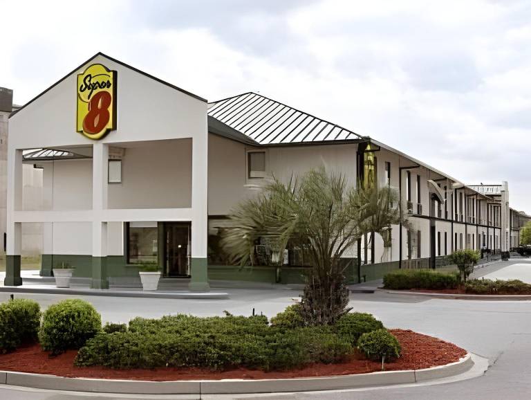 Super 8 By Wyndham Valdosta/Conf Center Area in Valdosta, GA
