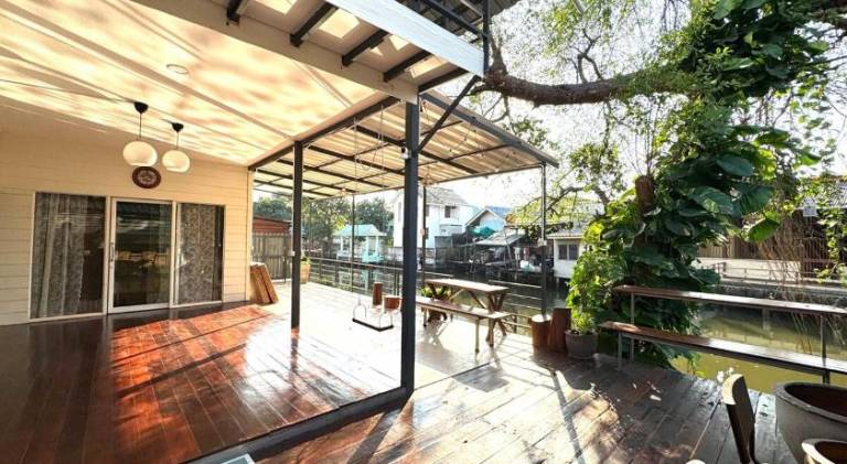 240 m&sup2; Ferienhaus