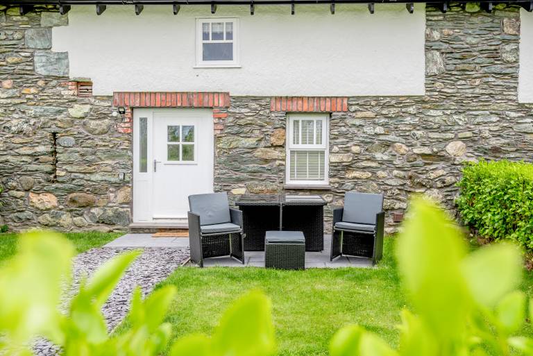 Family-oriented cottage with yard | Pets are welcome — photo 4