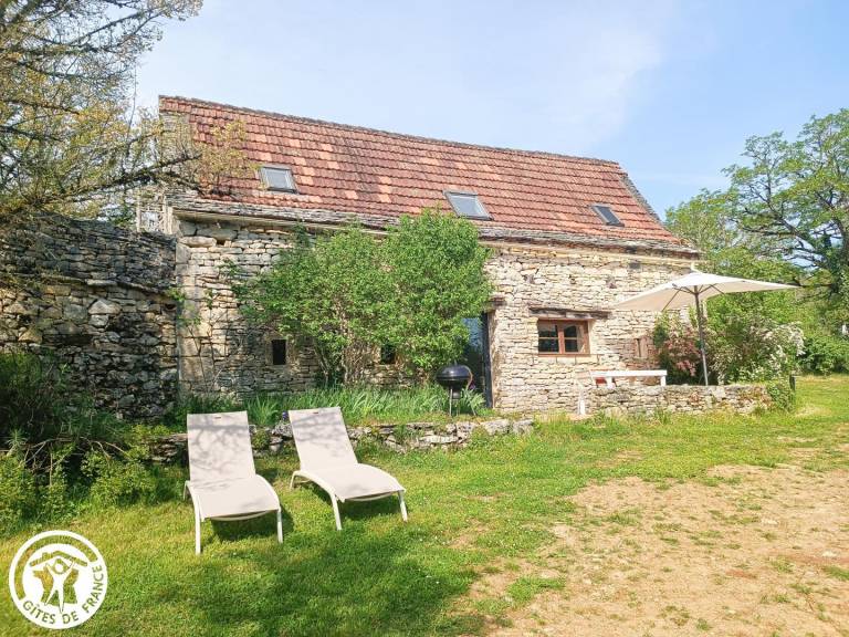 Gite with terrace, barbecue & garden in Figeac