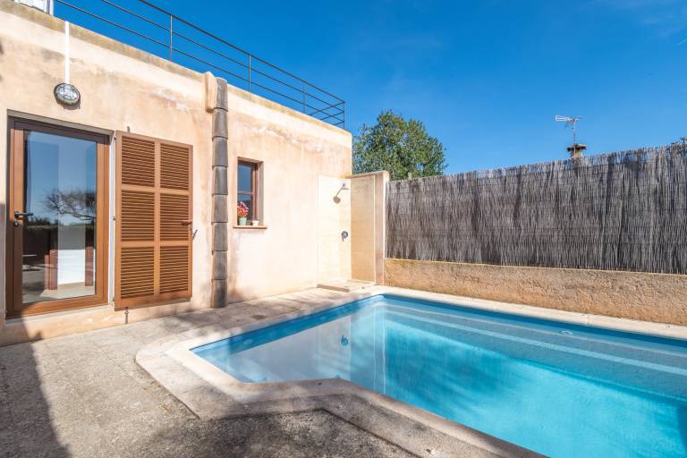 Fully equipped vacation home with barbeque, patio & yard | Garden view | Suitable for remote work | Pets are welcome — photo 2