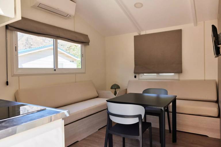 Mobile home with patio, garden & barbeque — photo 4