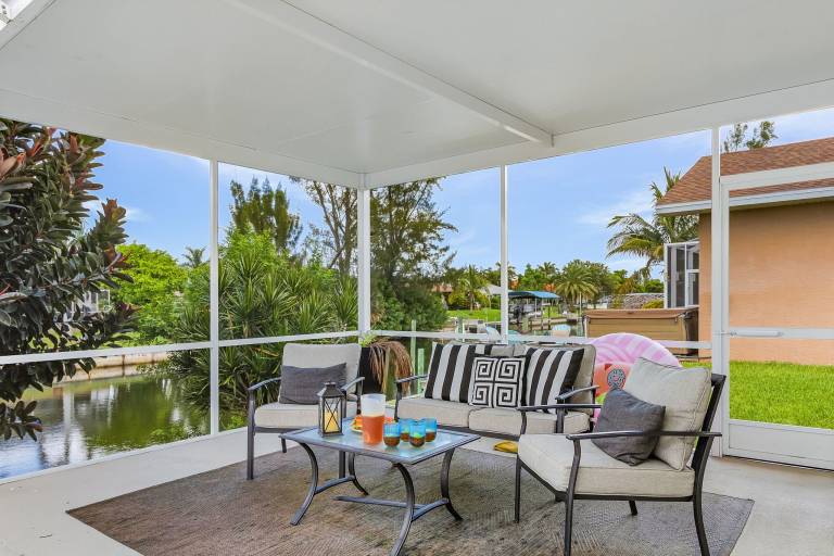 Vacation home with grill & private pool | Water view — photo 2