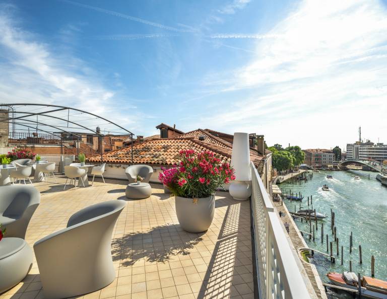 Fully equipped apartment with terrace | Next to Grand Canal | Pet-friendly — photo 2