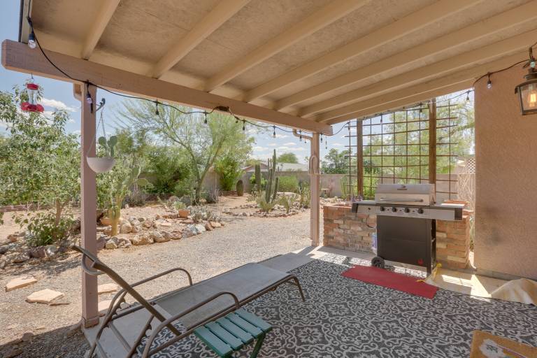 Pet Friendly Tucson Home w Gas Grill & Fire Pit