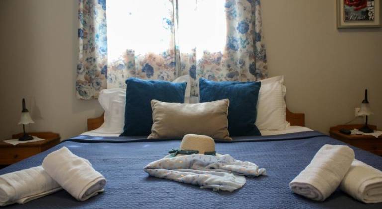 Beautiful serviced apartment with patio & garden | Close to the beach | Pets allowed — photo 4