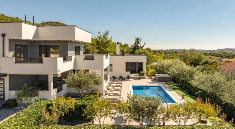 Ample villa with pool | Dogs allowed — photo 2