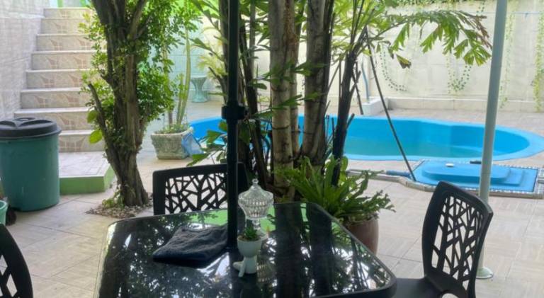 Vacation home with pool — photo 5