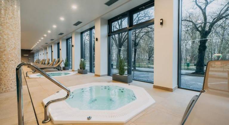 Holiday apartment with jacuzzi & pool — photo 4