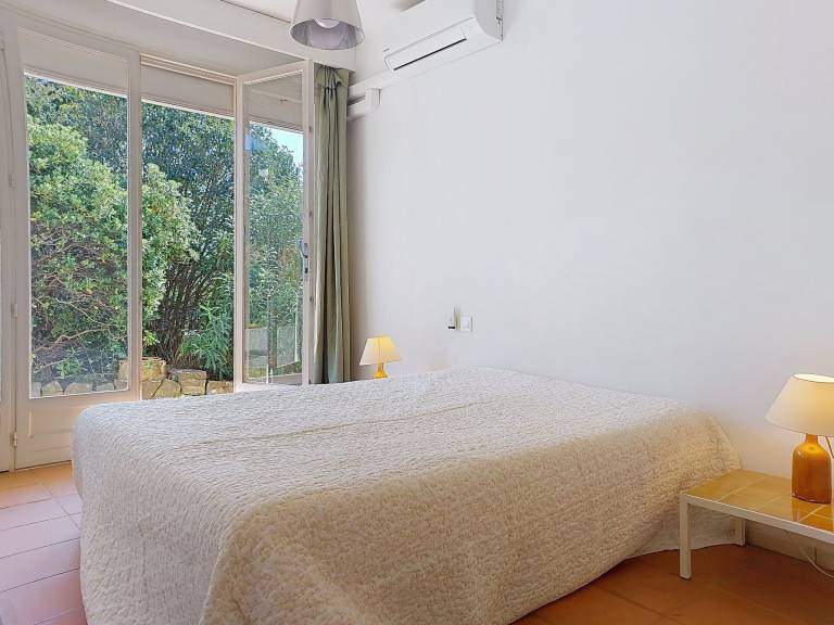 Fully equipped rental apartment with yard & terrace | Pet-friendly — photo 5