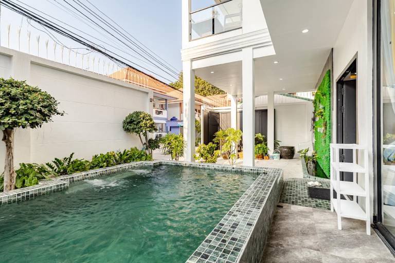 Pattaya beach 500M, 9BR modern villa in Pattaya