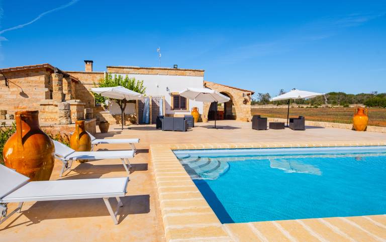 Family-friendly villa with garden, barbecue & private pool | Pool view | Dogs allowed — photo 3