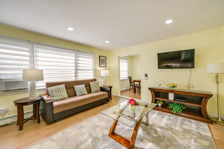 Walk to Park & Public Transit Jersey City Apt