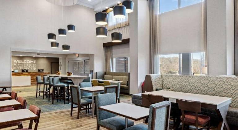 Hampton Inn Suites by Hilton Cincinnati West — photo 4