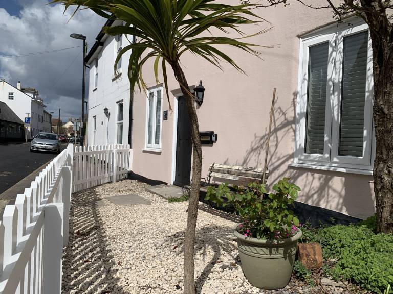Cottage with garden & barbeque | Beach view — photo 2