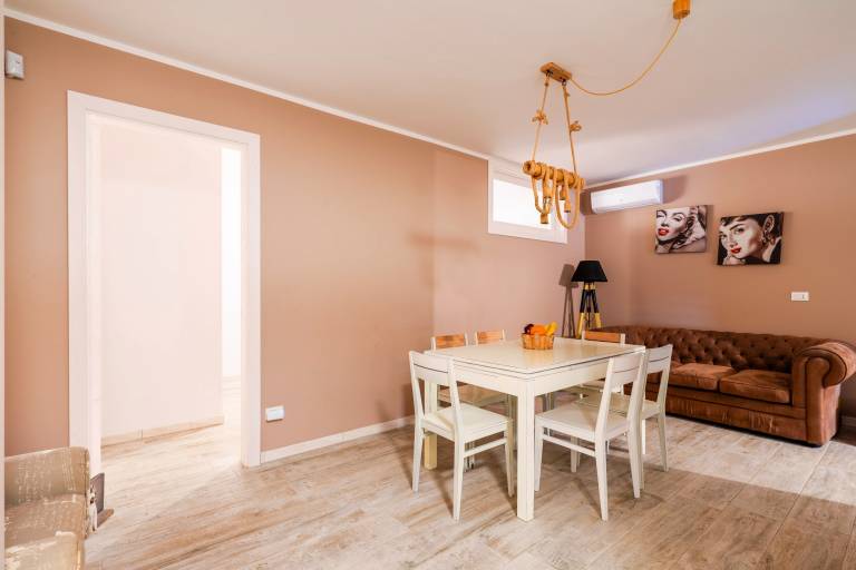 'Villa Sunrise' with Shared Terrace, Wi-Fi, and AC – Ideal for 4/5 Adults and 1 Child — photo 4