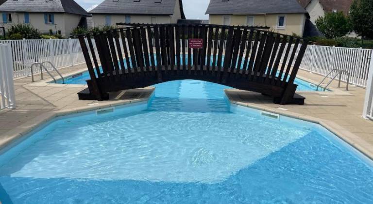 Vacation home with pool — photo 2