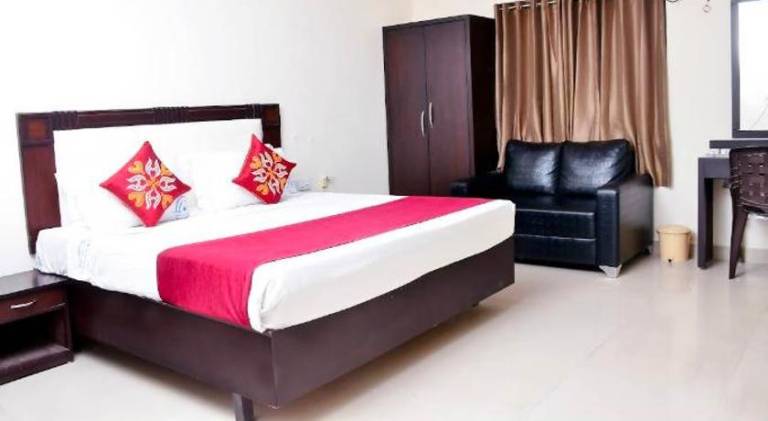 Hotel Sitara Grand