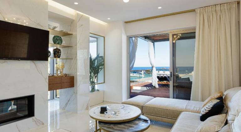 Sapphire Shores- Beachfront Retreat Zillion Villa by etouri — photo 2