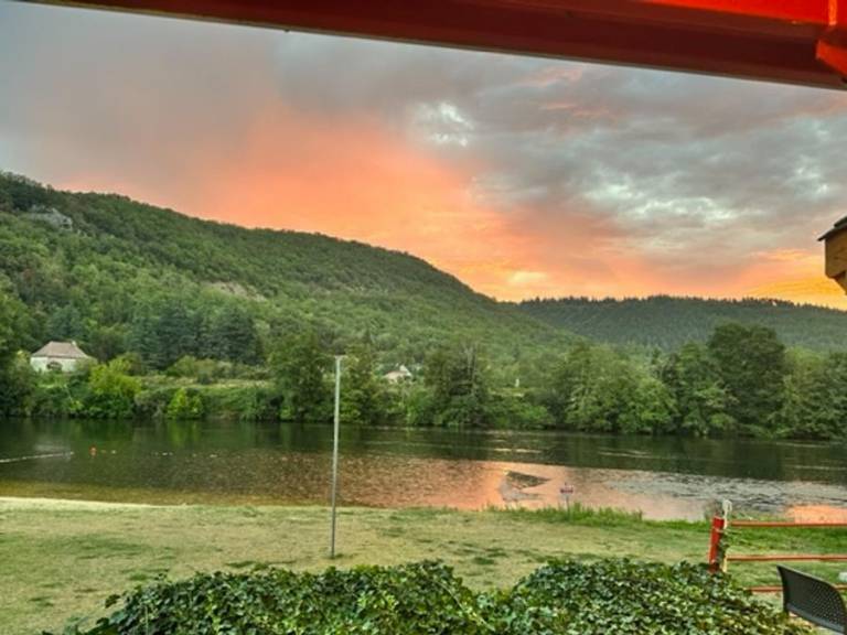 Mobile home with patio in Cahors