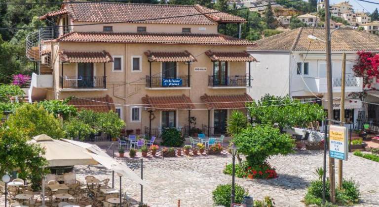 Apartment with terrace, private pool & garden | Beach nearby | Pets are welcome in Igoumenitsa