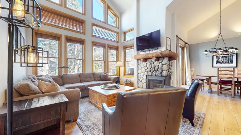 Family-oriented charming condo with pool, BBQ & hot tub | Golf view | Dogs allowed — photo 2