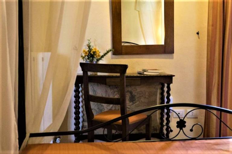 Campo Al Vento Countryfarm: Camera Romantica con Colazione - 1° Piano — photo 3