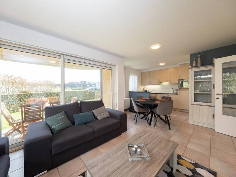 Apartment with patio & garden — photo 4