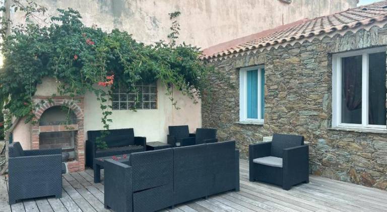 Holiday apartment with terrace, yard & grill — photo 3