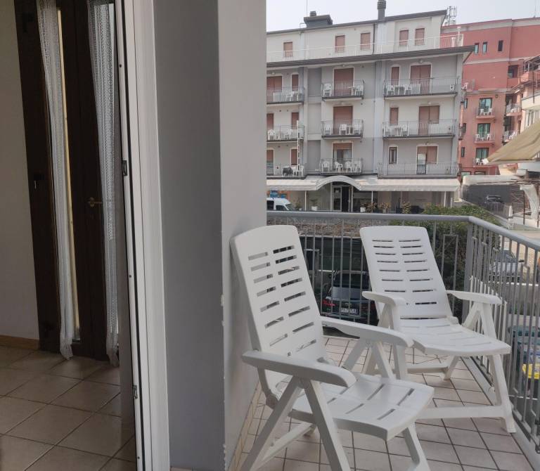 Rental apartment with patio — photo 5