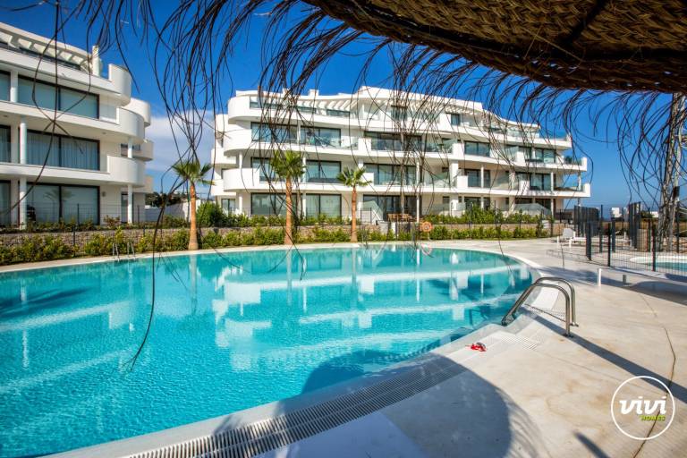 Family-friendly apartment with yard, pool & patio | Beach view | Pets allowed in Benalmádena