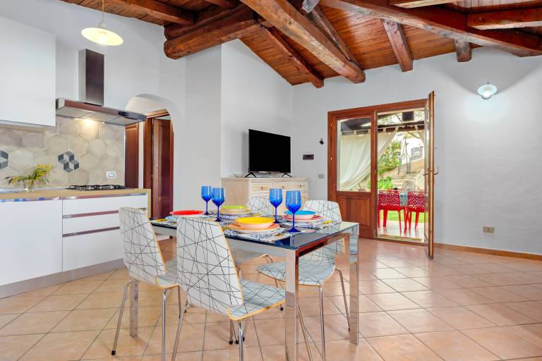 Holiday Home 'Villa Quattro Cuori' with Private Terrace, Private Garden and Air Conditioning — photo 3