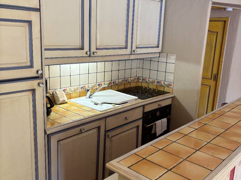 Family-oriented charming condo with sauna, yard & pool | Close to the beach | Pets are welcome — photo 3