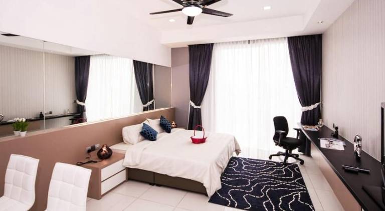 Serviced apartment with patio, garden & pool | Good for workation | Dogs allowed — photo 2