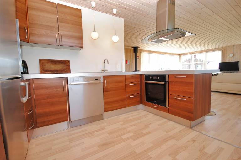 Vacation home with terrace, sauna & hot tub — photo 5