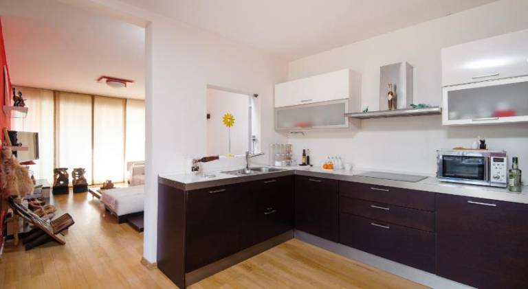 Comfort family apartment with balcony and sea view — photo 4