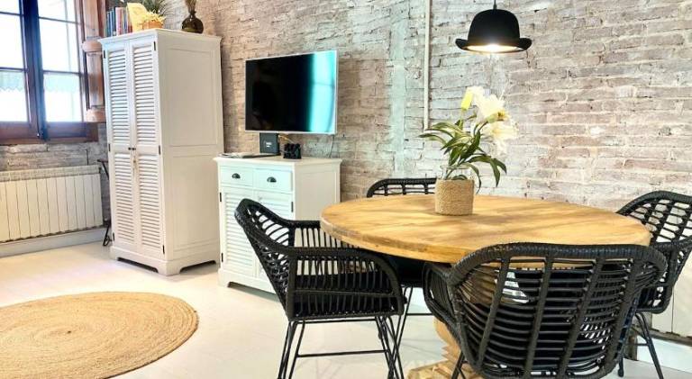 Pleasant rental apartment with patio | Near Magic Fountain of Montjuïc | Pet-friendly — photo 5