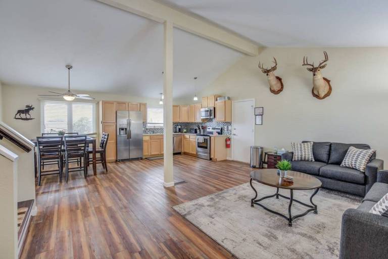 Spacious 4BD Dog-friendly Home near USAF Academy — photo 2