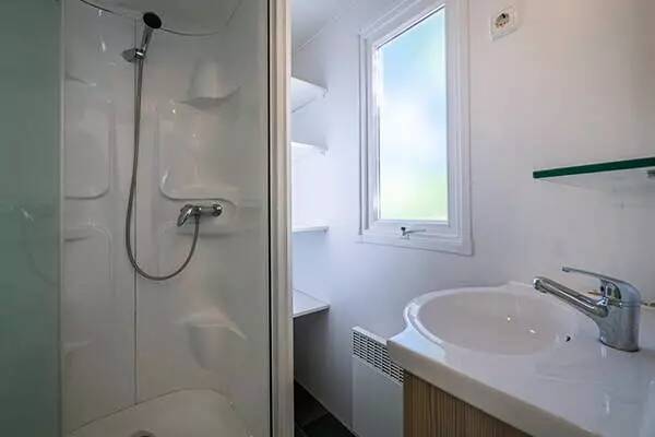 Lovely mobile home with barbeque, heated pool & hot tub | Dogs allowed — photo 4