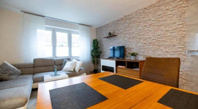 Moderne 4 Zimmer Wohnung vollausgestattet und Mobliert — photo 2