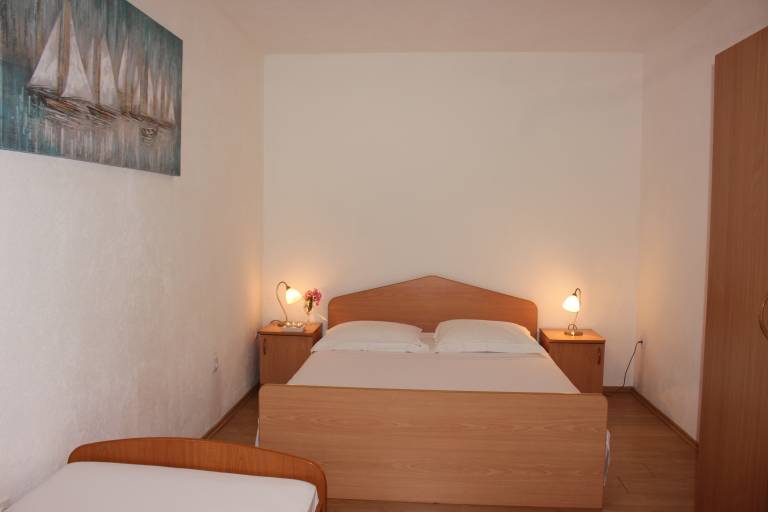 One bedroom apartment near beach Mimice, Omiš (A-2774-d) — photo 4