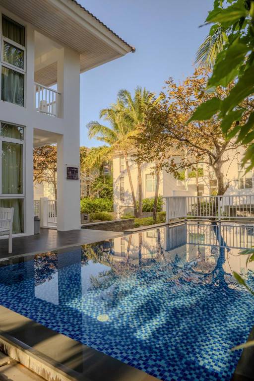 Villa with pool & garden — photo 2
